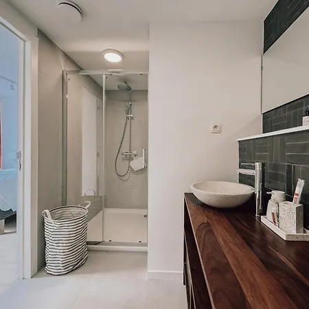 Business Accommodation 'Eclectic Living' Nomad Geel Exterior photo