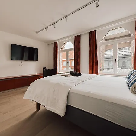 Business Accommodation 'Eclectic Living' Nomad Geel Exterior photo