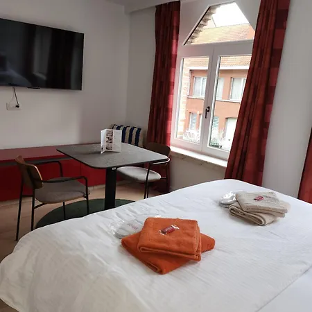 Business Accommodation 'Eclectic Living' Nomad Geel Exterior photo