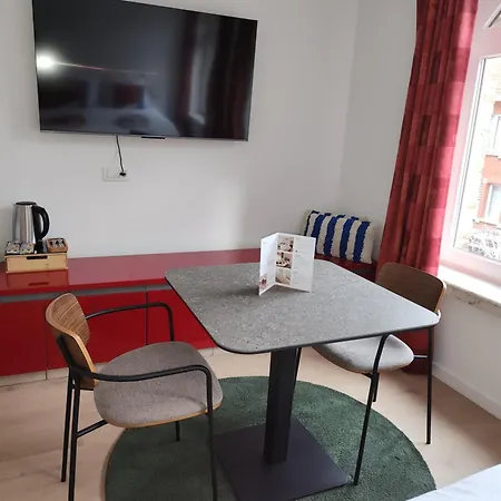 Business Accommodation 'Eclectic Living' Nomad Geel Exterior photo