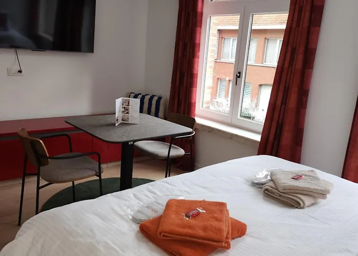 Business Accommodation \'Eclectic Living\' Nomad