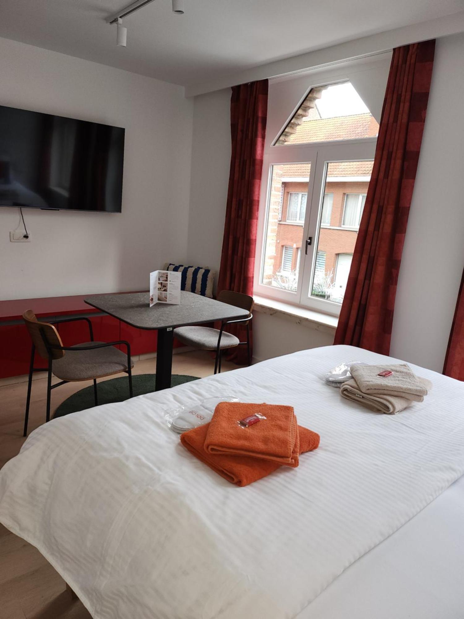 Business 'eclectic Living' Nomad Geel